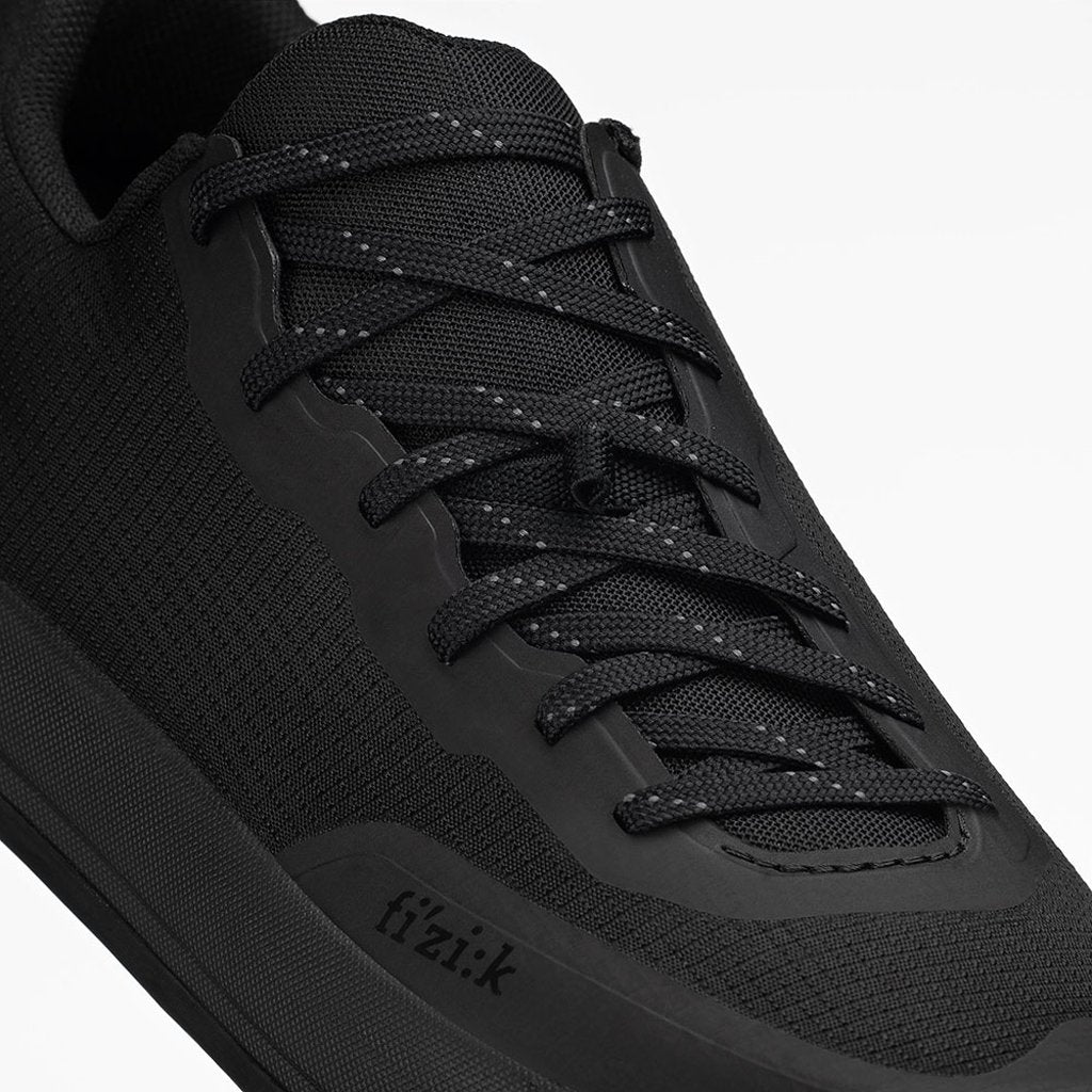 Chaussures Fizik Gravita Versor Flat Noir/Noir - Genetik Sport