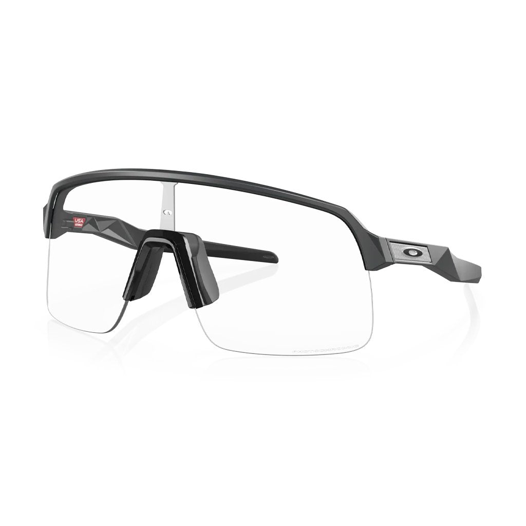 Lunettes Oakley Sutro Lite Matte Carbon/Clear to Black Iridium Photochromic - Genetik Sport
